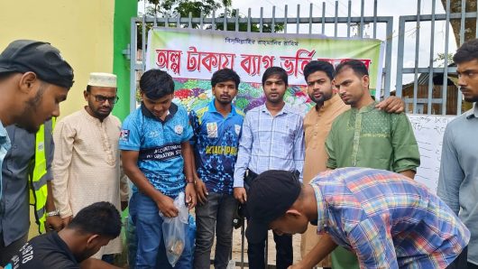 অল্প দামে ব্যাগ ভর্তি সবজি বাজার, ক্রেতাদের মাঝে আনন্দের ঢেউ