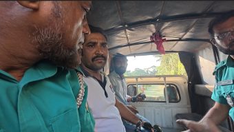 বরিশালে সাংবাদিকদের অ্যাকশন কমিটির অ্যাকশন শুরু, দুই চাঁদাবাজকে পুলিশে সোর্পদ