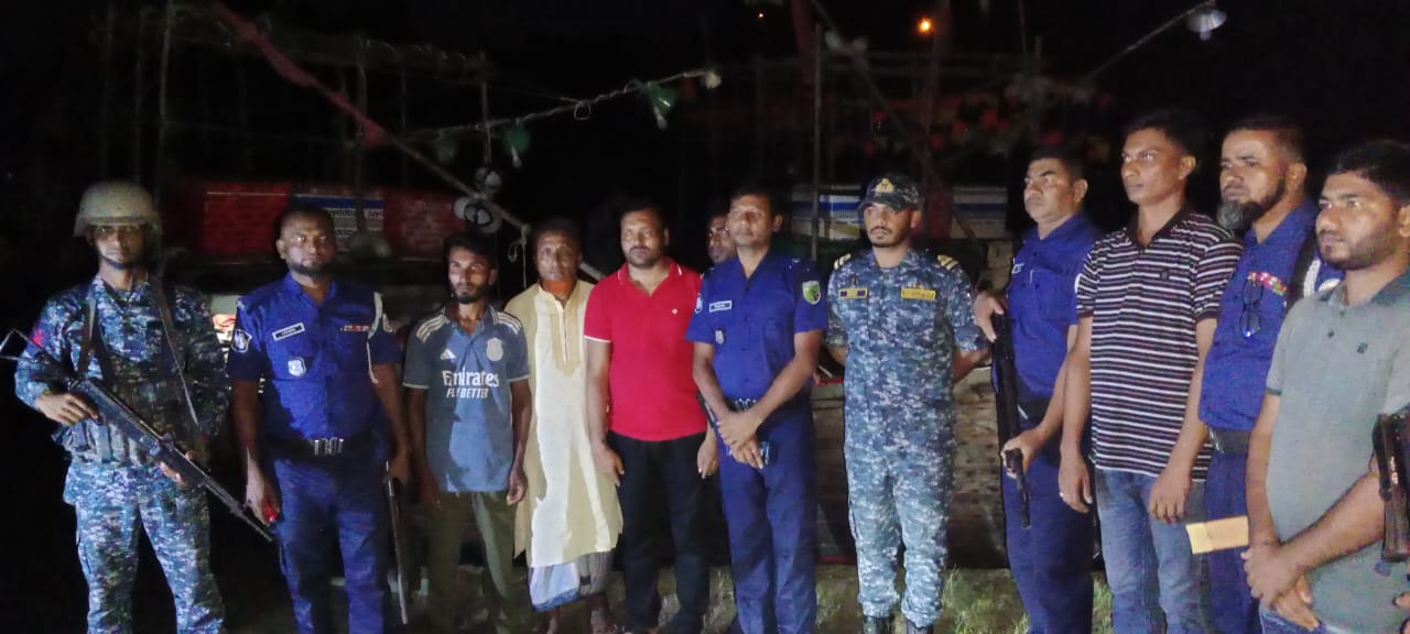 মনপুরায় মেঘনায় অভিযান পরিচালনা টিমের ওপর হামলা, আহত-২