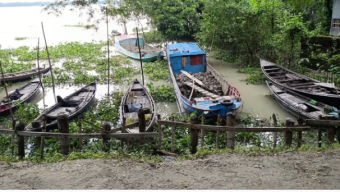 নিষেধাজ্ঞার সময়ে ইলিশ শিকারে জেলেদের ‘গোপন’ প্রস্তুতি