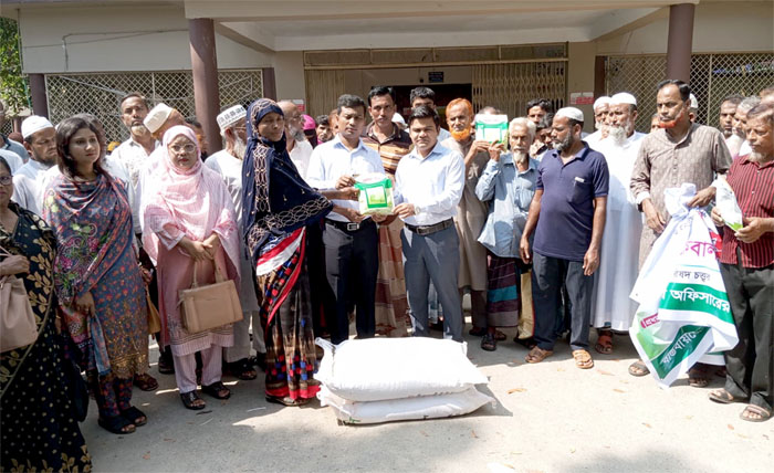 বরিশালে বিনামূল্যে বীজ ও সার পেল ক্ষুদ্র ও প্রান্তিক কৃষকরা