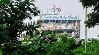 বরিশালে ৯৯৯ ফোন অসুস্থ নারীকে লঞ্চ থেকে নামিয়ে বাঁচালো পুলিশ