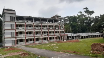 বরিশালে ৪০ শিক্ষক মিলেও পাস করাতে পারলেন না ২১ জন পরীক্ষার্থীকে