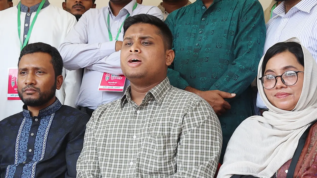 এলোমেলোভাবে তারা সিদ্ধান্ত নিচ্ছে নির্বাচন কমিশন : পিরোজপুরে হাসনাত আব্দুল্লাহ