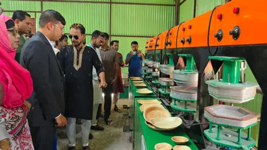 পটুয়াখালীতে সুপারি খোল দিয়ে তৈরি হবে প্লেট-চামচ