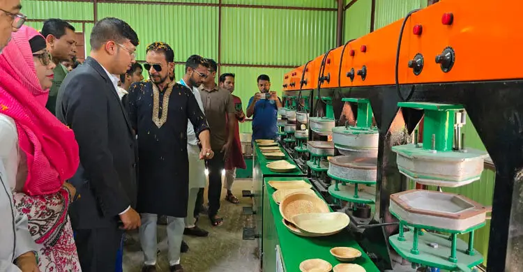 পটুয়াখালীতে সুপারি খোল দিয়ে তৈরি হবে প্লেট-চামচ