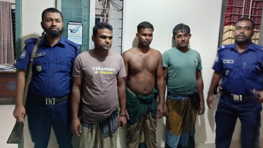 ঝালকাঠিতে নিষেধাজ্ঞার মধ্যে মা ইলিশ ধরায় ৬ জেলের কারাদণ্ড