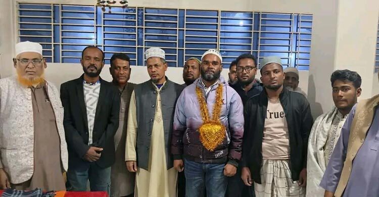 ঝালকাঠিতে জামায়াতে যোগ দিলেন বিএনপির ২০ নেতাকর্মী