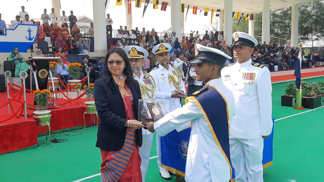 বরিশাল মেরিন একাডেমীর শিক্ষা সমাপণী কুজকাওয়াজ অনুষ্ঠিত