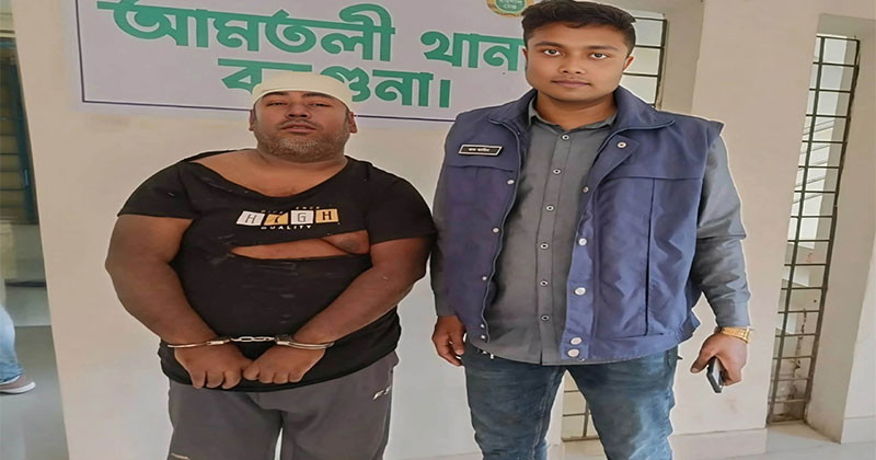 আমতলীতে পুলিশের ধাওয়া খেয়ে লোকালয়ে ডাকাত: জনতার হাতে আটক ১