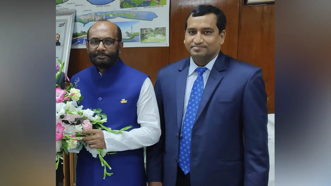 সাবেক মন্ত্রী শ ম রেজাউল করিমের ছোট ভাই গ্রেপ্তার