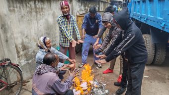বরিশালে হাড়কাঁপানো শীতে স্থবির জনজীবন