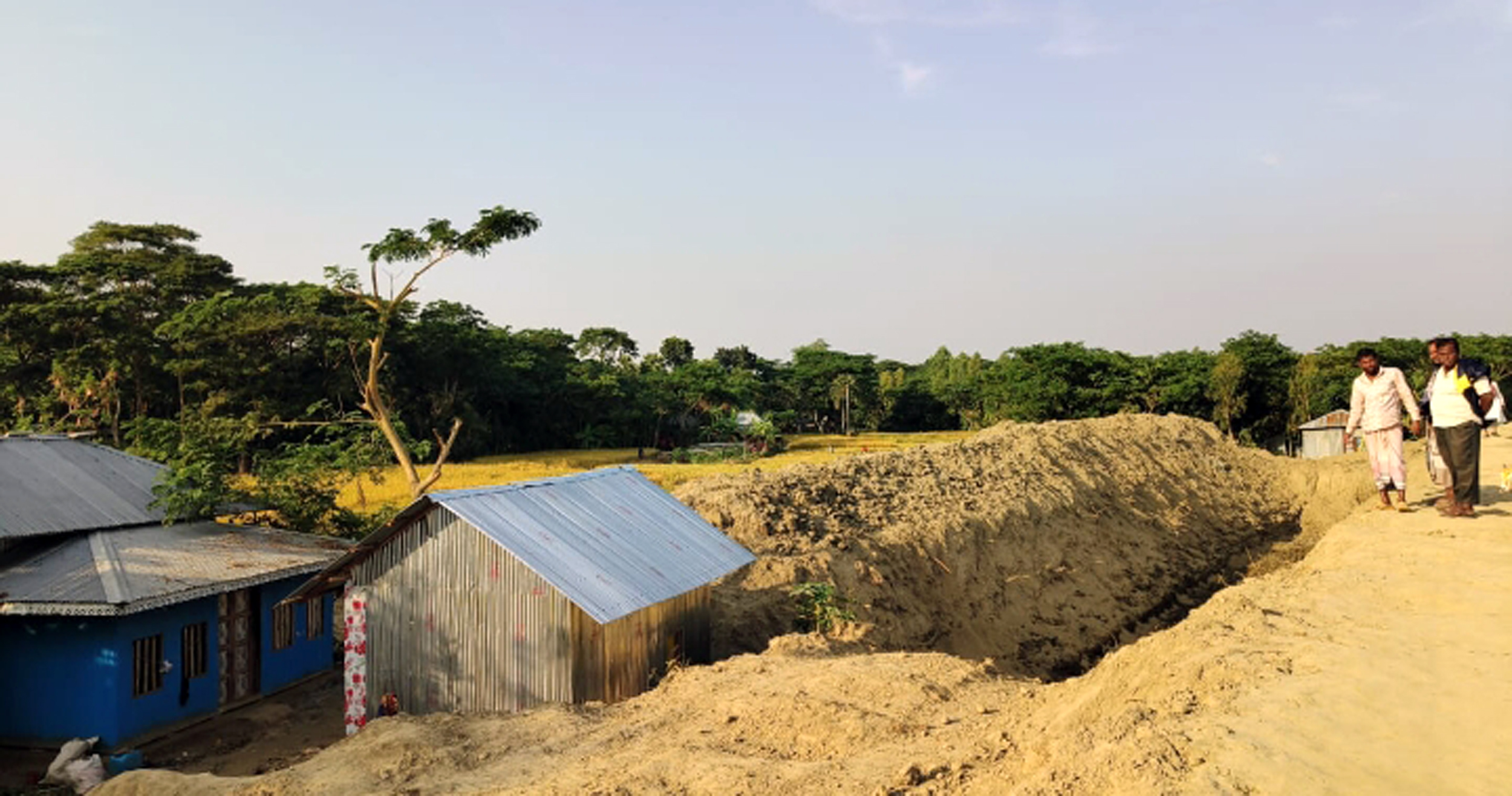 তজুমদ্দিনে পাউবো ও ঠিকাদারী প্রতিষ্ঠানের অপরিকল্পনায় খোলা আকাশের নীচে কয়েকশত পরিবার