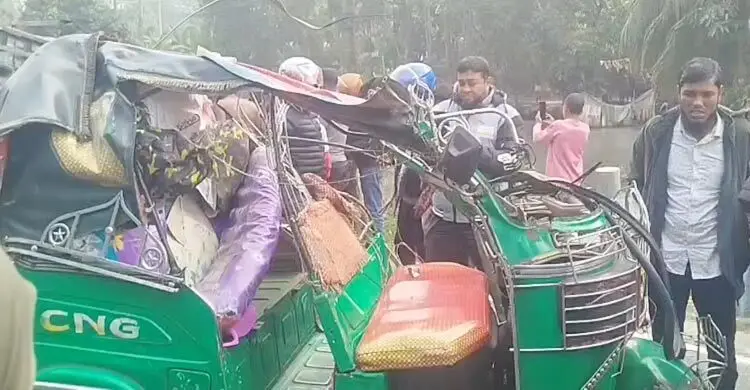 ভোলায় ট্রা‌ক-অটোরিকশার সংঘ‌র্ষে নিহত ৩