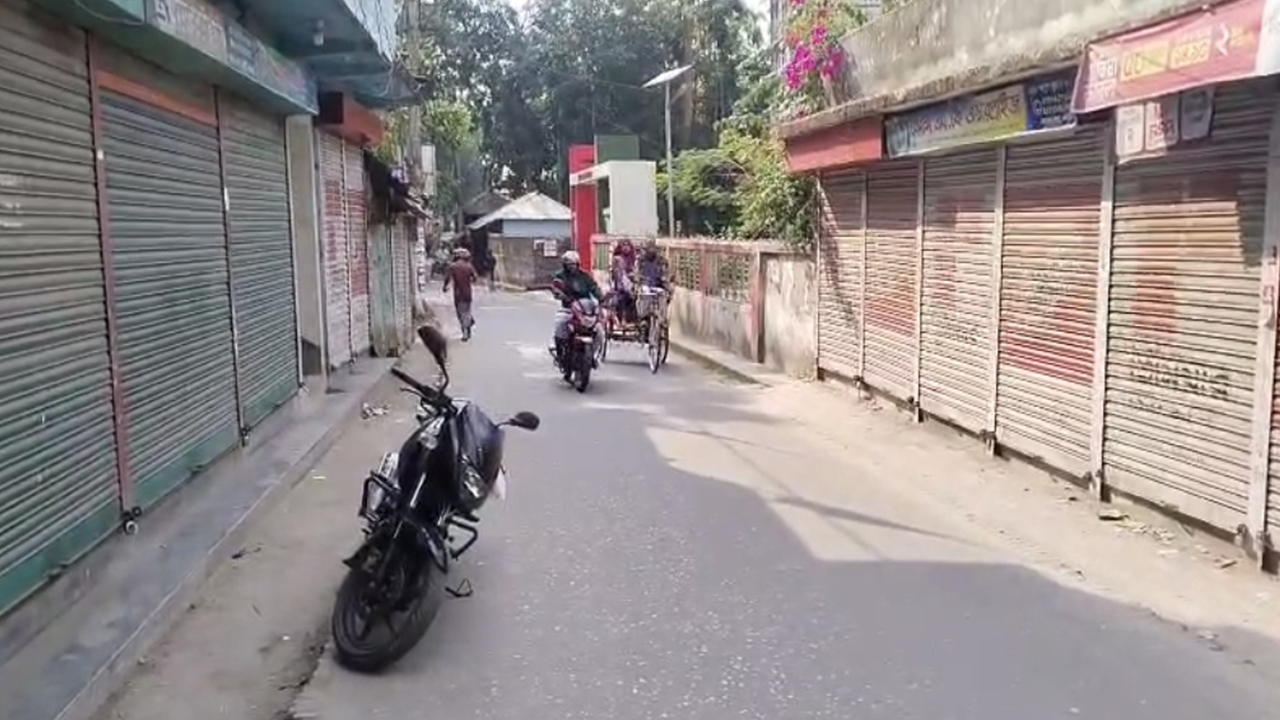 নলছিটিতে ওসমান হাদির স্মরণে দোকানপাট বন্ধ ঘোষণা