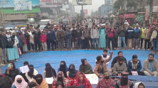 ঢাকা-কুয়াকাটা মহাসড়ক অবরোধ