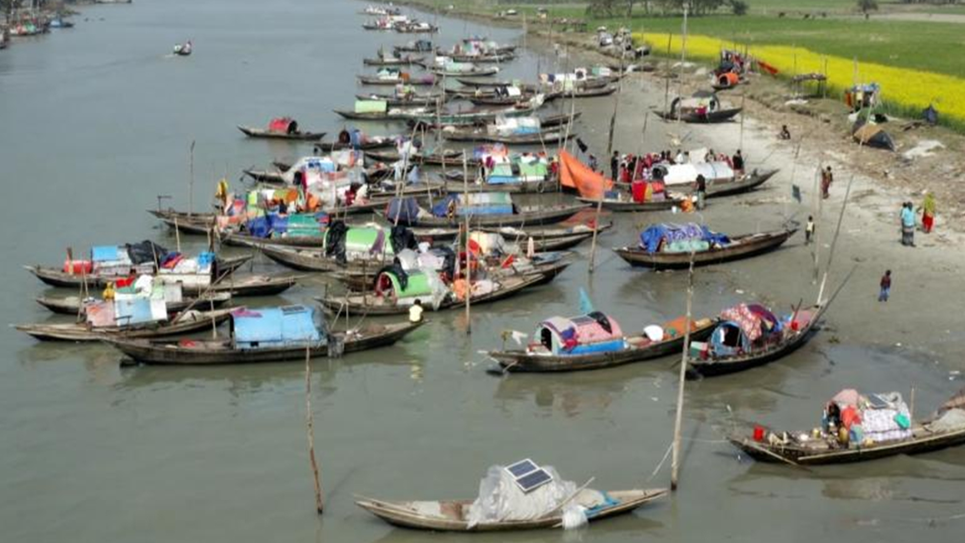 ভাসমান জীবনের ‘স্বীকৃতি’, প্রথমবার ভোট দিচ্ছেন বরিশালের মান্তারা