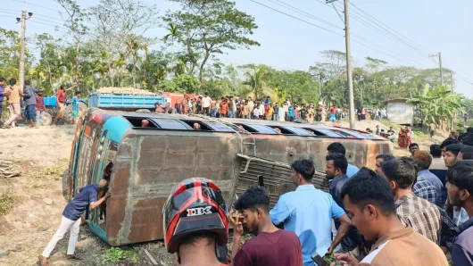 ভোলায় সড়কে ঝরল ৩ প্রাণ