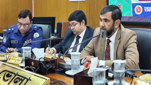 নির্বাচনে প্রশাসন নিরপেক্ষতা হারালে কঠোর ব্যবস্থা : ভোলায় ইসি সানাউল্লাহ