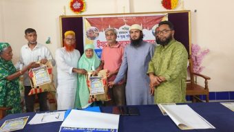 আমতলীতে ৩০০ দরিদ্র পরিবার মাঝে ইফতার সামগ্রী বিতরন