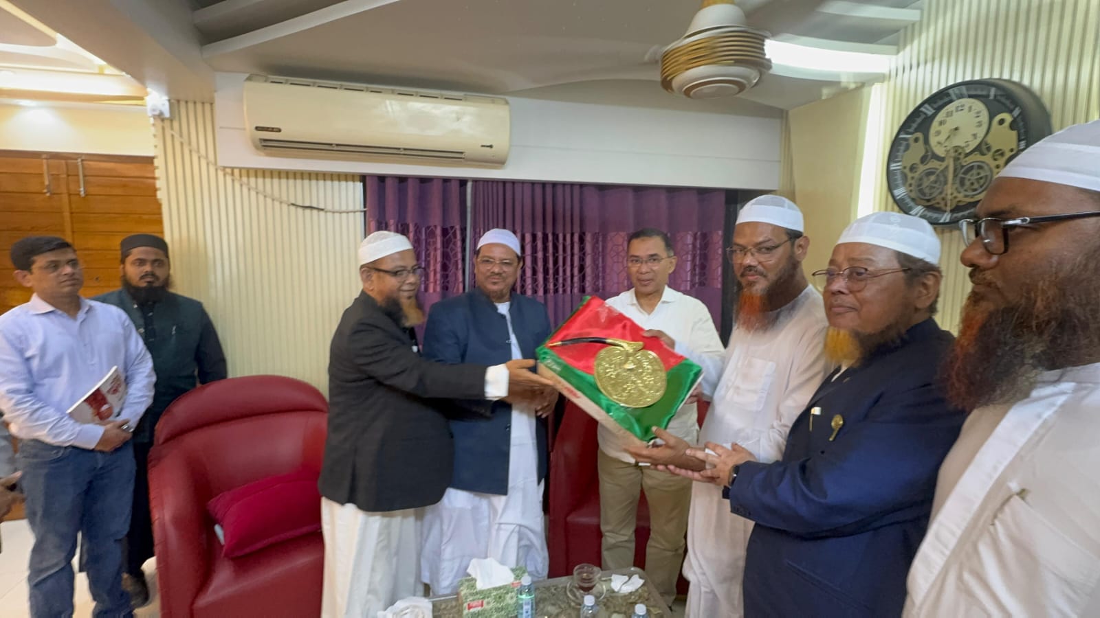 জুলাই গণঅভ্যুত্থানের পরে একাকার হয়ে দেশ গঠনের ওপরে গুরুত্বারোপ করেছি : চরমোনাই পীর