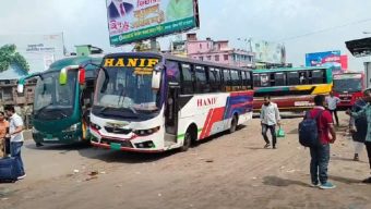 যাত্রীবাহী গাড়ির চাপ বেড়েছে বরিশাল-ঢাকা মহাসড়কে