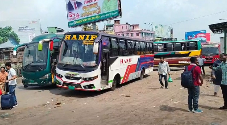 যাত্রীবাহী গাড়ির চাপ বেড়েছে বরিশাল-ঢাকা মহাসড়কে
