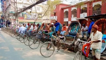 বরিশালে ব্যাটারিচালিত রিকশা চলাচল বন্ধের দাবিতে বিক্ষোভ