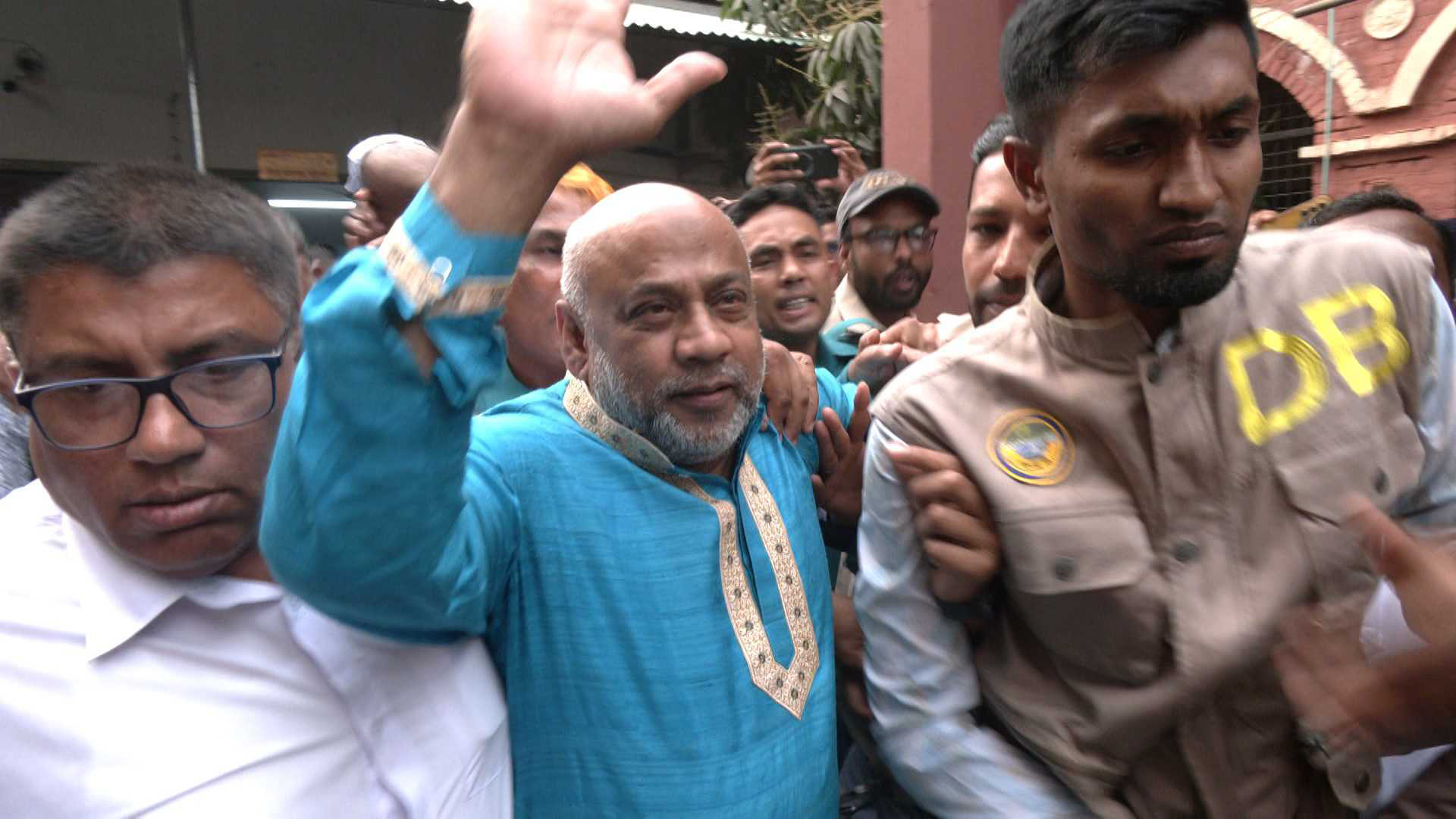 বরিশালে এজলাসে হট্টগোল মামলায় ১১ আইনজীবীর জামিন