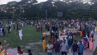 বরিশালে ঈদের ছুটিতে বিনোদনকেন্দ্রে মানুষের ঢল
