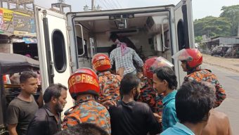 বরিশালে দুর্ঘটনার কবলে লাশবাহী অ্যাম্বুলেন্স, আহত ৭