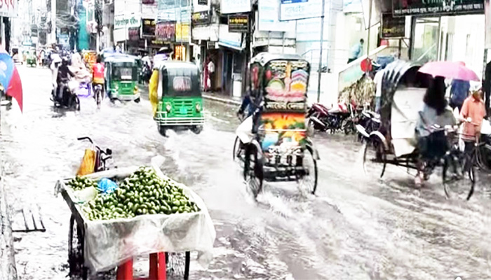ভারী বৃষ্টিতে ডুবল বরিশাল : ২৪ ঘণ্টায় রেকর্ড ৬৩ মিলিমিটার