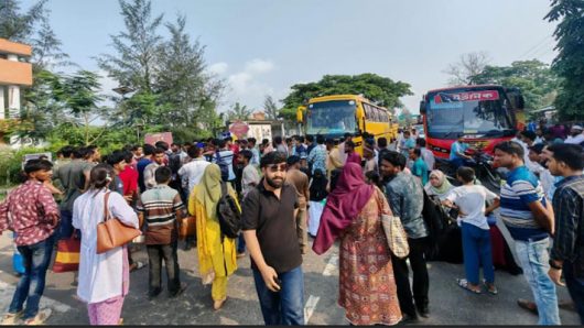 সড়ক দুর্ঘটনায় ববি শিক্ষার্থী আহত, ৩ ঘণ্টা মহাসড়ক সড়ক অবরোধ