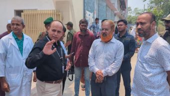 বরিশালের বিভিন্ন হাসপাতাল পরিদর্শন করেছেন অতিরিক্ত সচিব খোরশেদ আলম