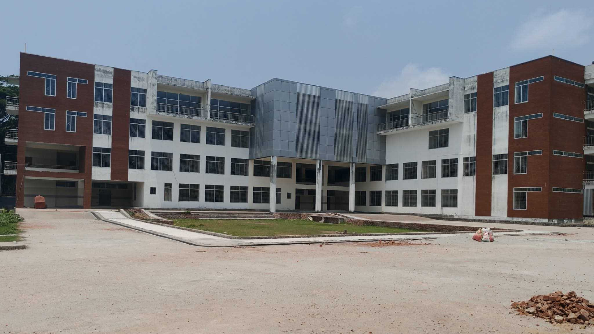 ৭ বছরেও কাটেনি বরিশাল শিশু হাসপাতালের নির্মাণজট, ধুঁকছে চিকিৎসা সেবা