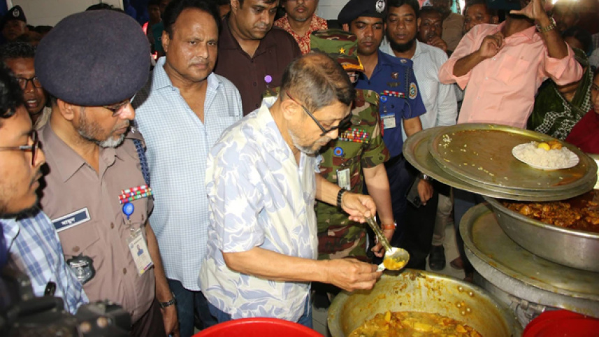 বরিশালে একসঙ্গে ৪ হাসপাতালে স্বাস্থ্যমন্ত্রী, মিথ্যা বলায় কর্মচারী বরখাস্ত
