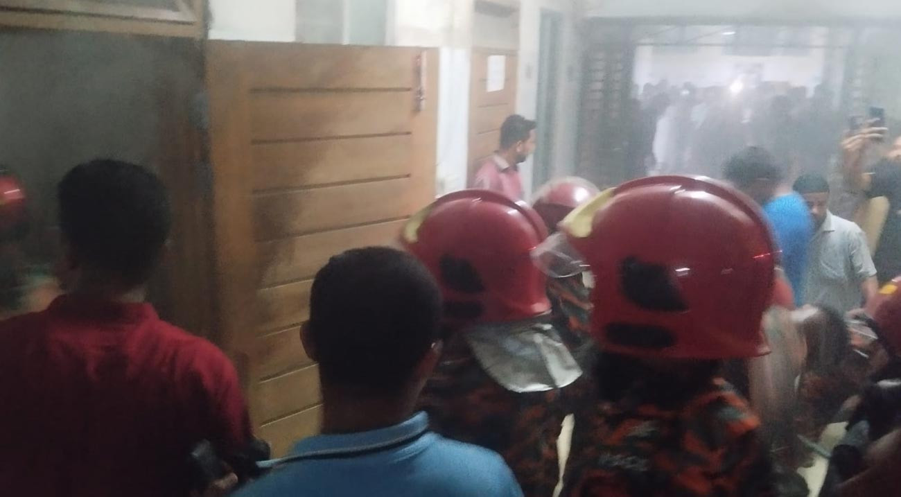 শেবাচিমে ডায়ালাইসিস কেমিক্যাল স্টোরে আগুন, আহত ৪