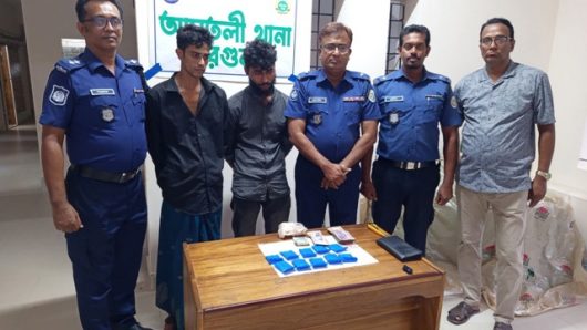আমতলীতে বিপুল পরিমান ইয়াবা ও নগদ টাকাসহ আটক-২