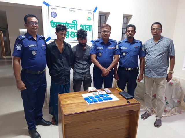 আমতলীতে বিপুল পরিমান ইয়াবা ও নগদ টাকাসহ আটক-২