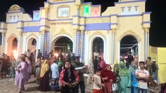 বরিশালে আদালতের নিষেধাজ্ঞা সত্ত্বেও চলছে বাণিজ্য মেলা