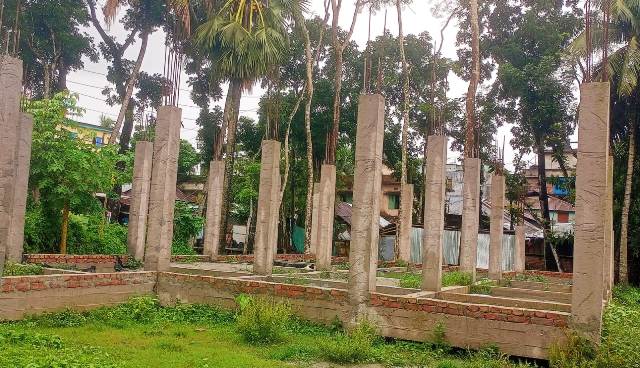 কাউখালী উপজেলা পোস্ট অফিসের ভবন নির্মাণকাজ বন্ধ