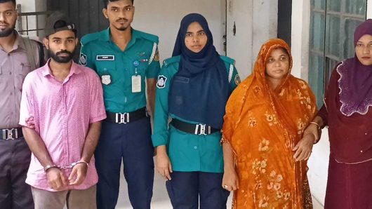 বরিশালে ভিক্ষুক সেজে মা-ছেলে আশ্রয় নেন বৃদ্ধার ঘরে, কুপিয়ে সর্বস্ব লুটে নেয়ার চেষ্টা