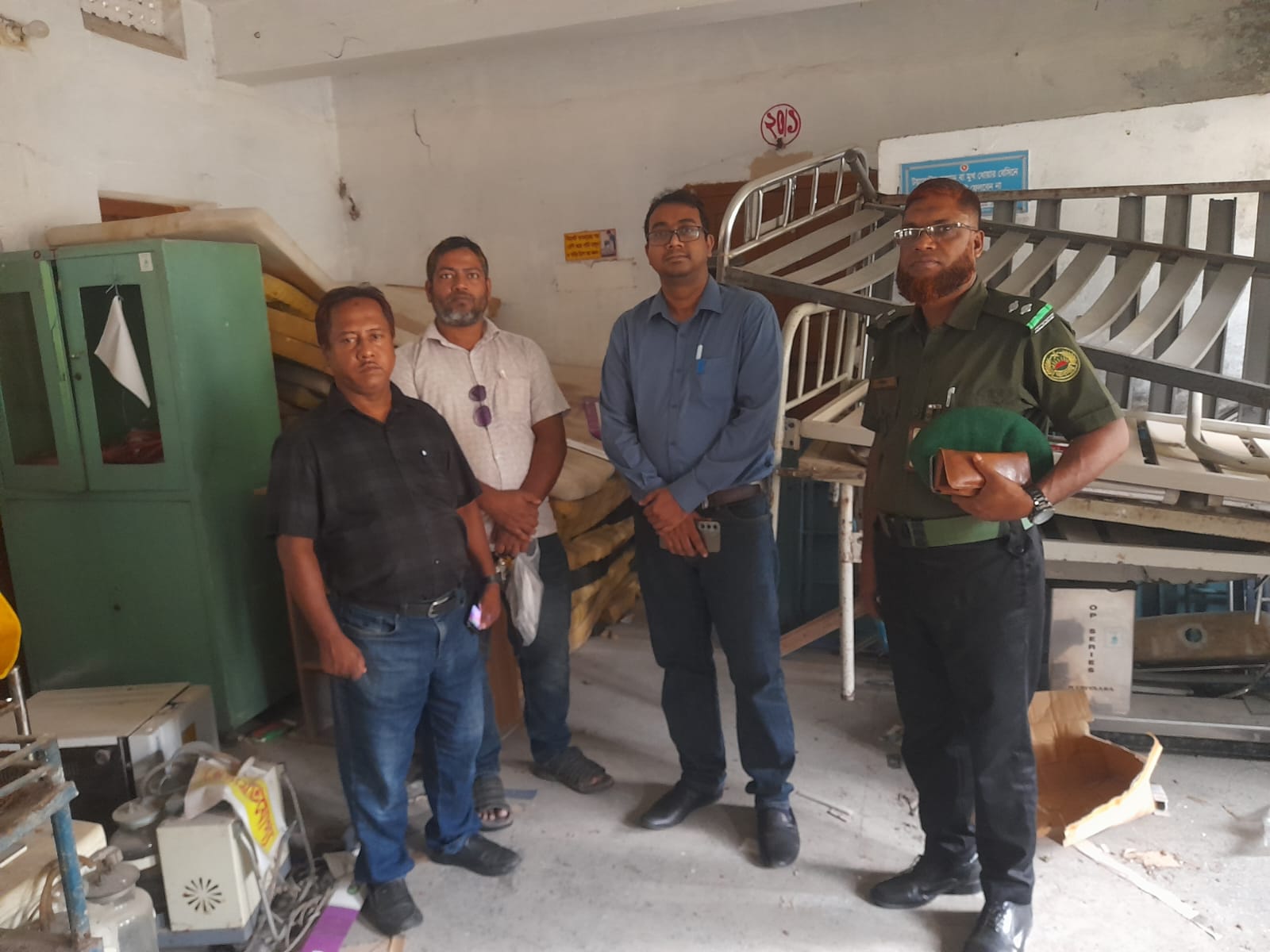 বরিশালে স্বাস্থ্য কমপ্লেক্সের তালাবদ্ধ কক্ষে মেয়াদোত্তীর্ণ সরকারি ওষুধ-সরঞ্জাম উদ্ধার