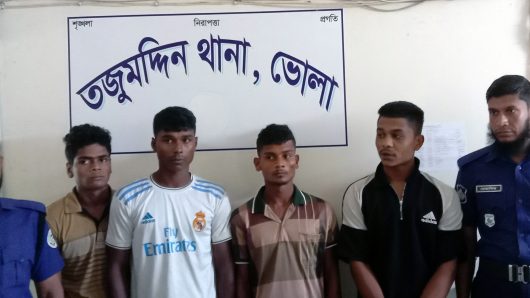 তজুমদ্দিনে নারী-পুরুষের গলায় জুতার মালা দিয়ে হেনস্তা মামলা দায়ের গ্রেপ্তার-৪