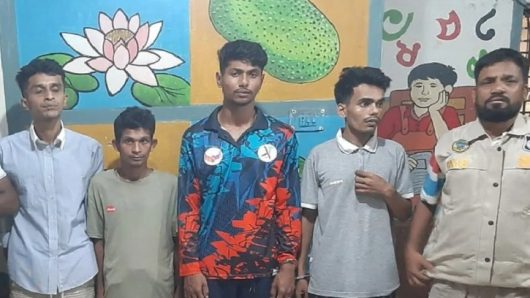 বরিশালে ছাত্রীদের উত্ত্যক্তের অভিযোগে ৪ বখাটে আটক