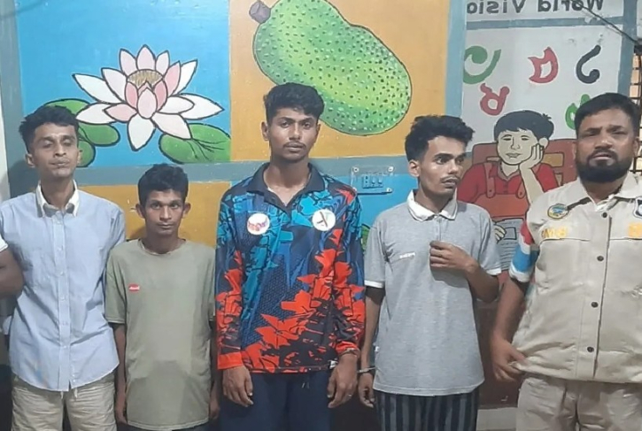 বরিশালে ছাত্রীদের উত্ত্যক্তের অভিযোগে ৪ বখাটে আটক