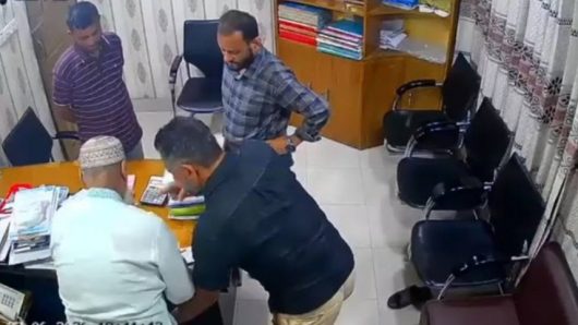 বরিশালে জোর করে চেক ও স্ট্যাম্পে সই, গ্রেপ্তার ২