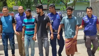 পিরোজপুরে বিদেশি অস্ত্র ও ম্যাগাজিনসহ গ্রেপ্তার ৩ ‎