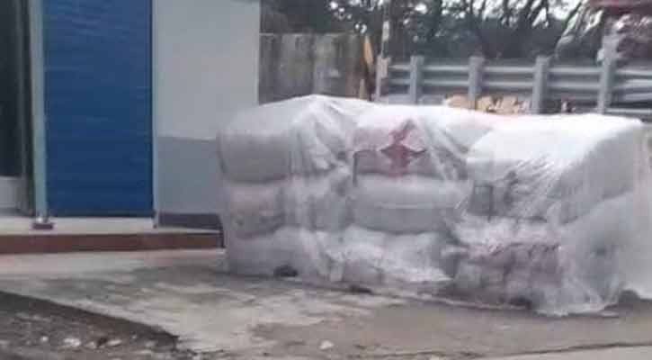 বরিশালে রাস্তার পাশ থেকে ৯ বস্তা সরকারি কম্বল উদ্ধার