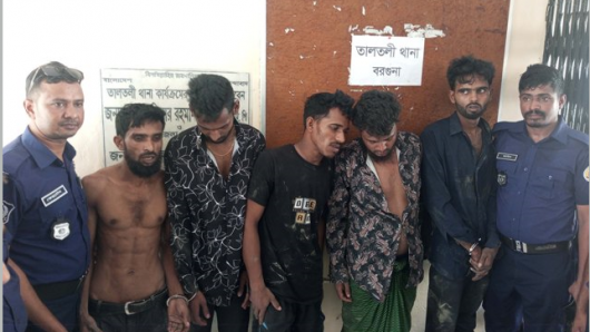 তালতলীতে বিএনপির পাল্টাপাল্টি সভা, ১টি পিস্তল ও চাঁর রাউন্ড গুলিসহ আটক-৫